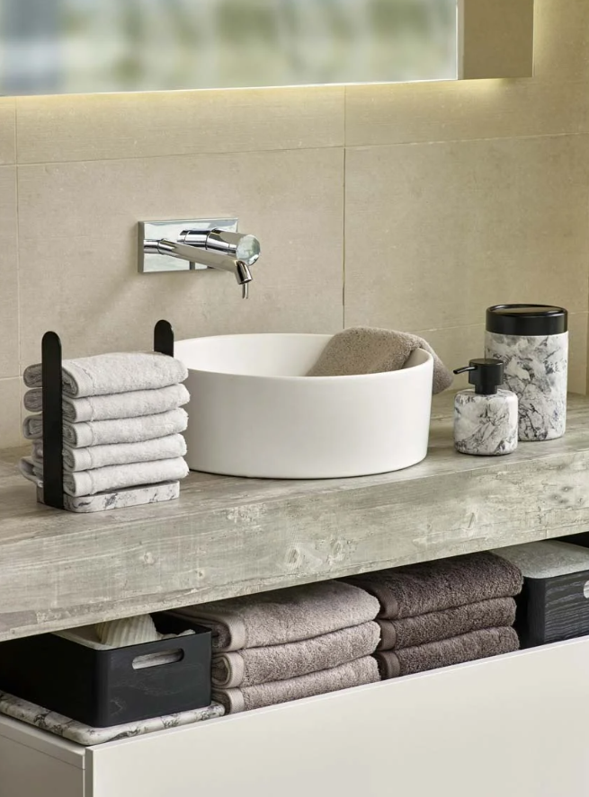 Nero Alba Guest Towel Holder